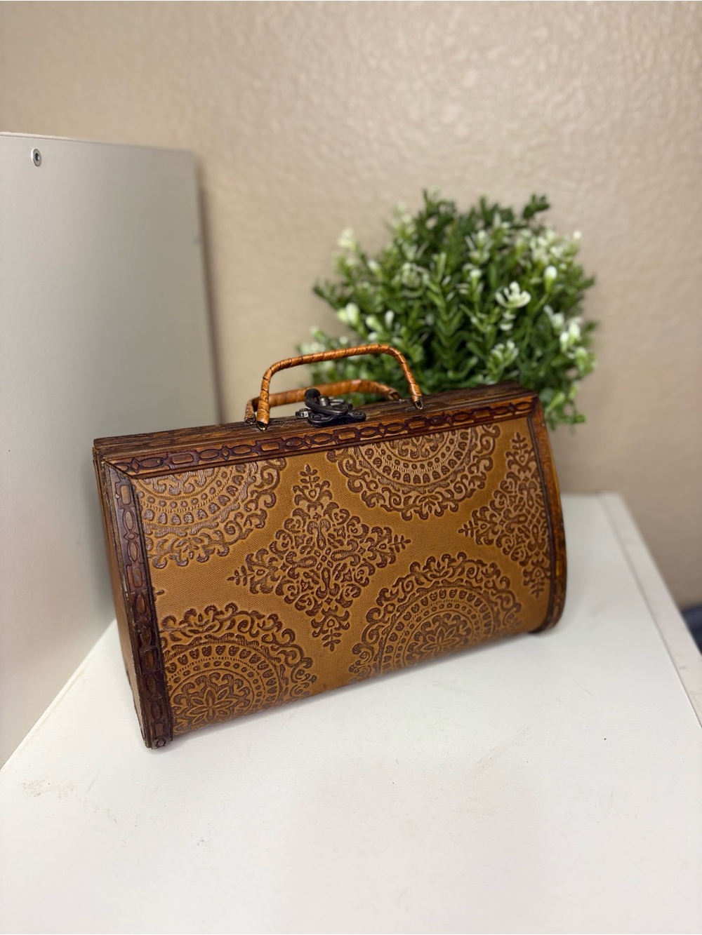 Vintage Boho Wooden Box Purse Tooled Faux Leather Cigar Box Style Bag - Picture 9 of 13